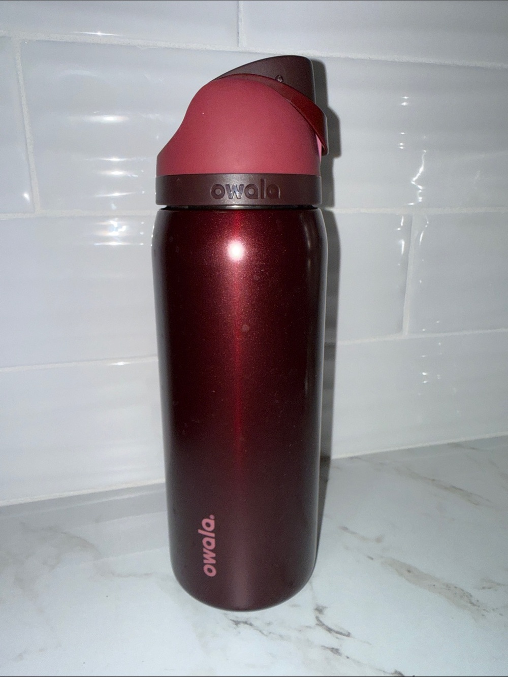 Owala FreeSip 32oz Insulated Water Bottle Black Cherry colorway